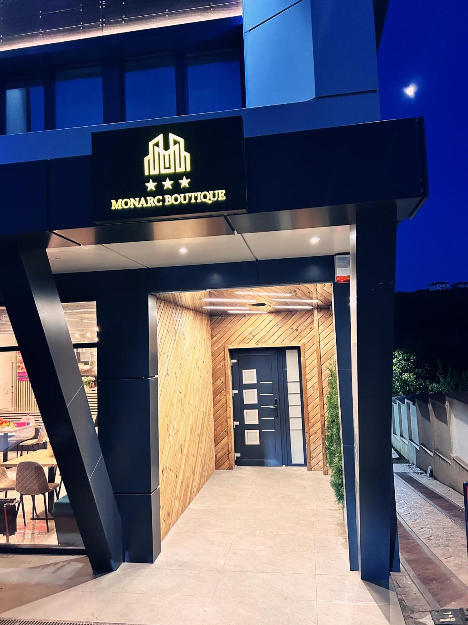 Monarc Boutique Aparthotel - Self Check-In Visan Экстерьер фото