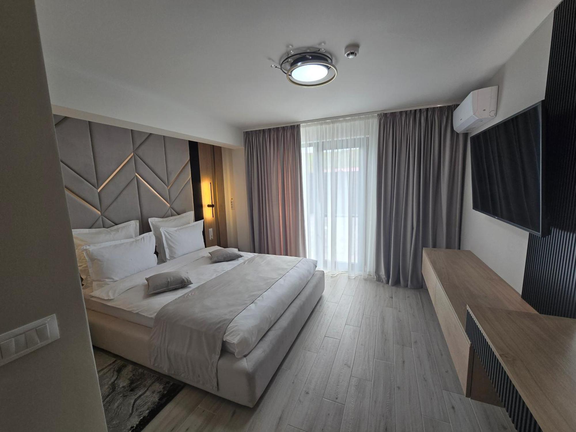 Monarc Boutique Aparthotel - Self Check-In Visan Экстерьер фото